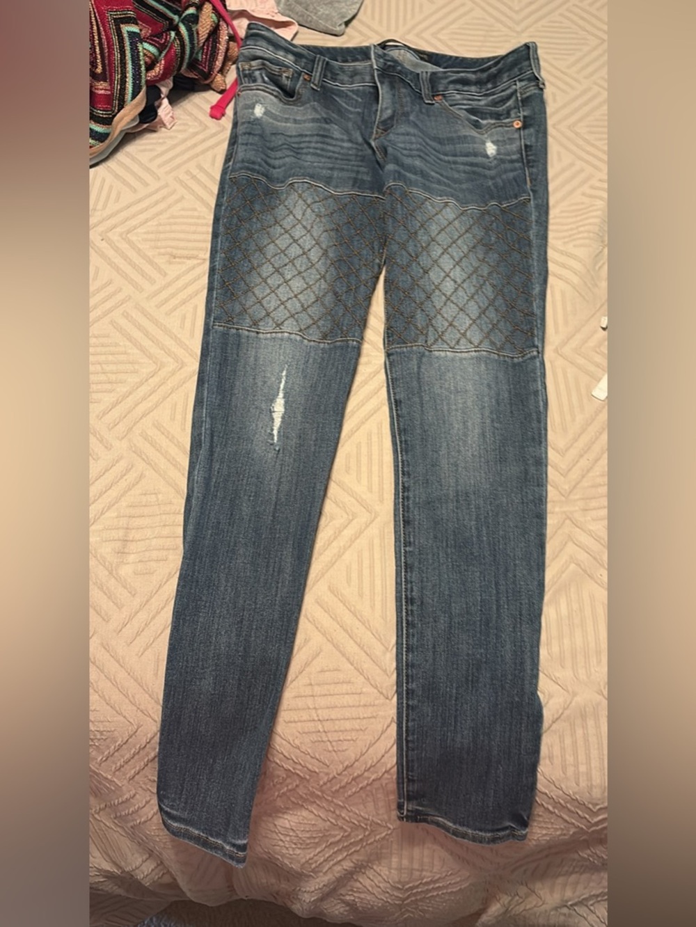 express Women’s  sz 8 Blue Distressed Slim Jeans with Quilted Knee Detail
